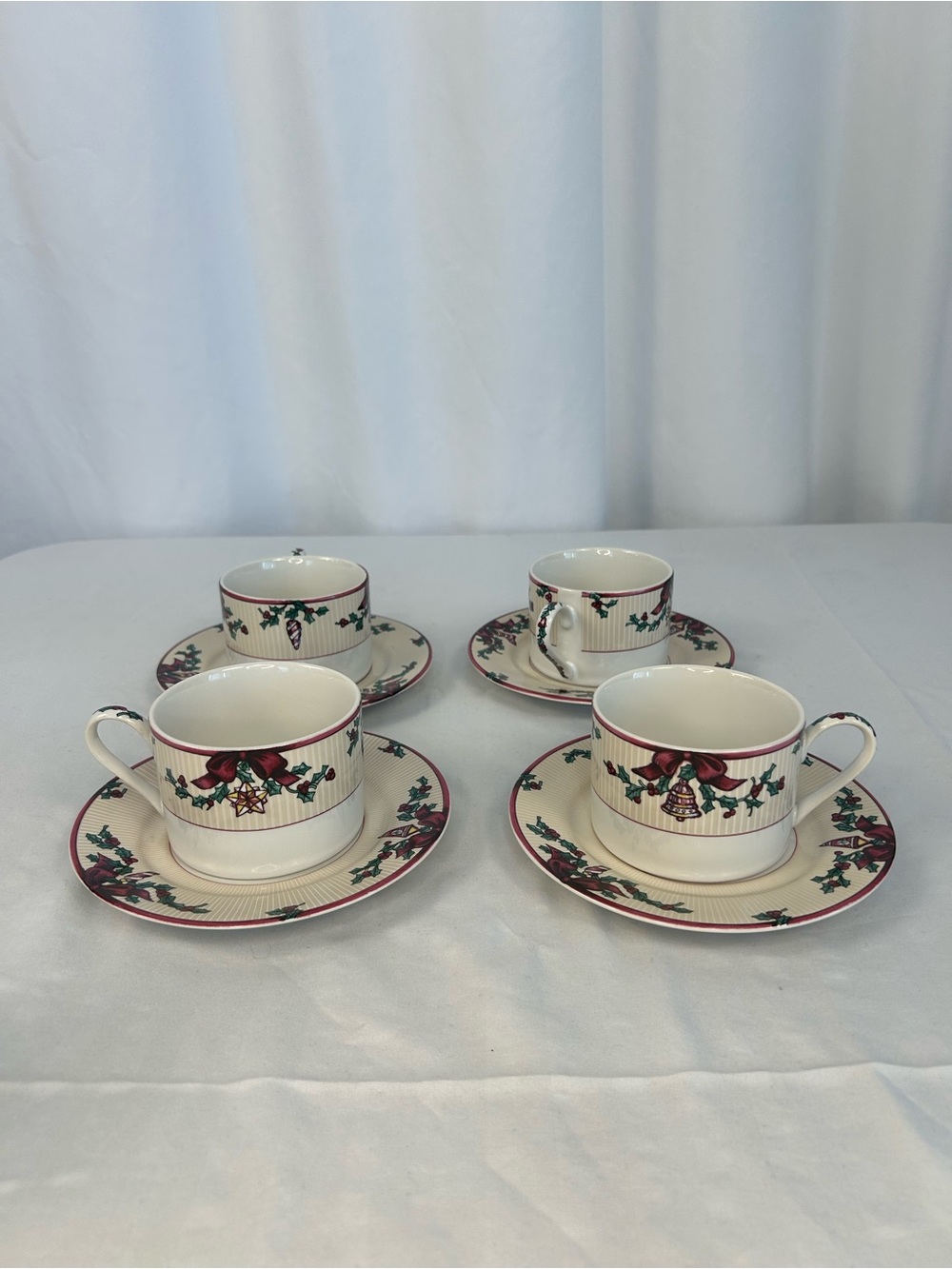 Fitz and Floyd Santa's List 8-Piece Cup & Saucer Set for 4, Stoneware